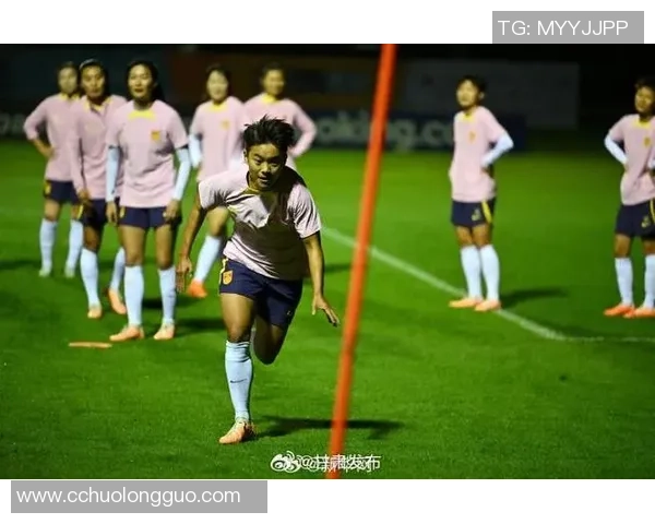 犹他王室女足迎战西雅图球队力争主场胜利展现实力与风采 犹他王室女足迎战西雅图球队力争主场胜利展现实力与风采