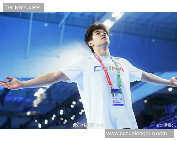 胡明轩:从青涩少年到篮球场上的璀璨明星之路 胡明轩:从青涩少年到篮球场上的璀璨明星之路